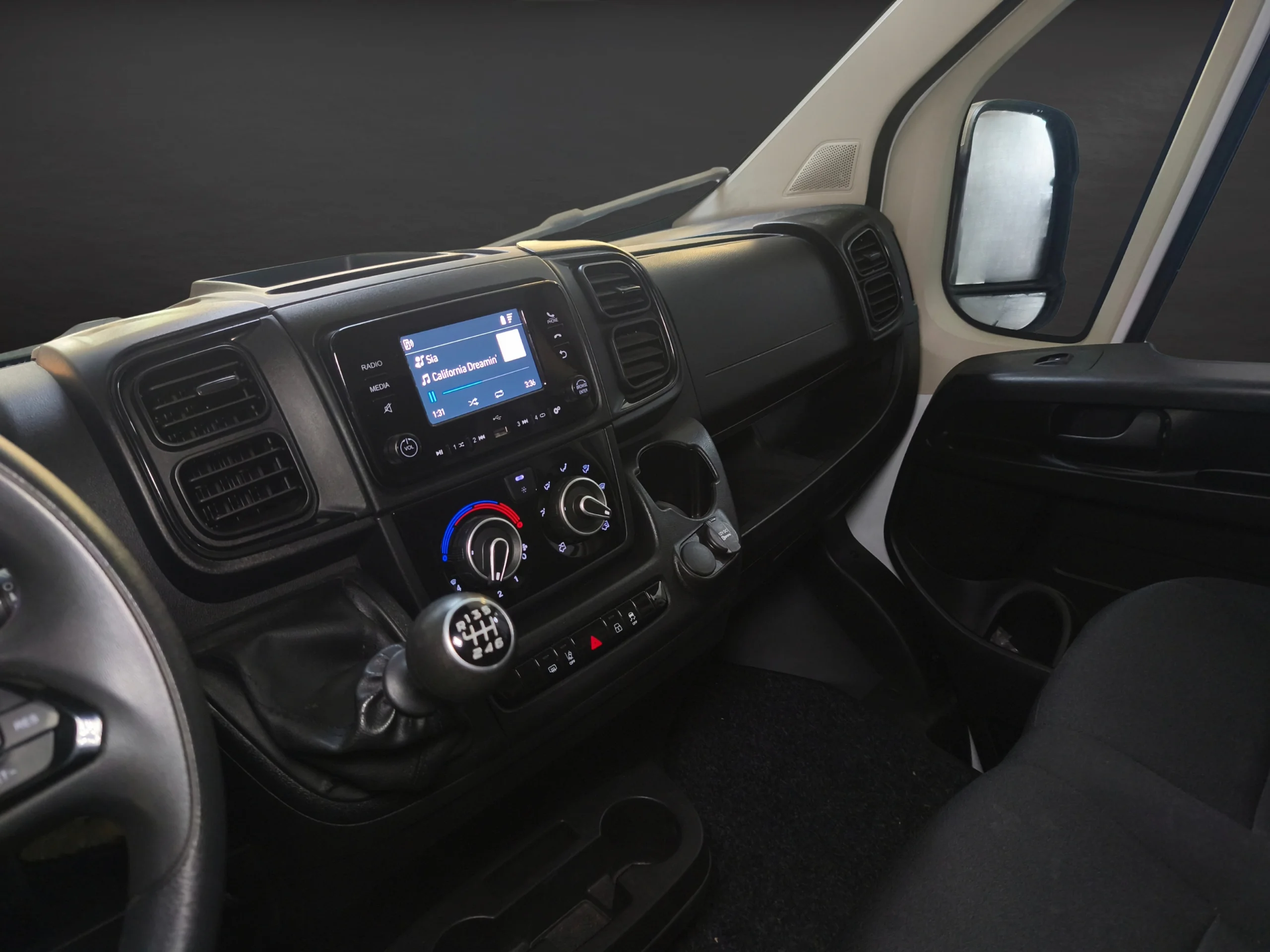 Peugeot Boxer Furgón L2H2 (2024) | Reestreno | Eficiencia y Espacio | Desde 411 € al mes - Foto 25