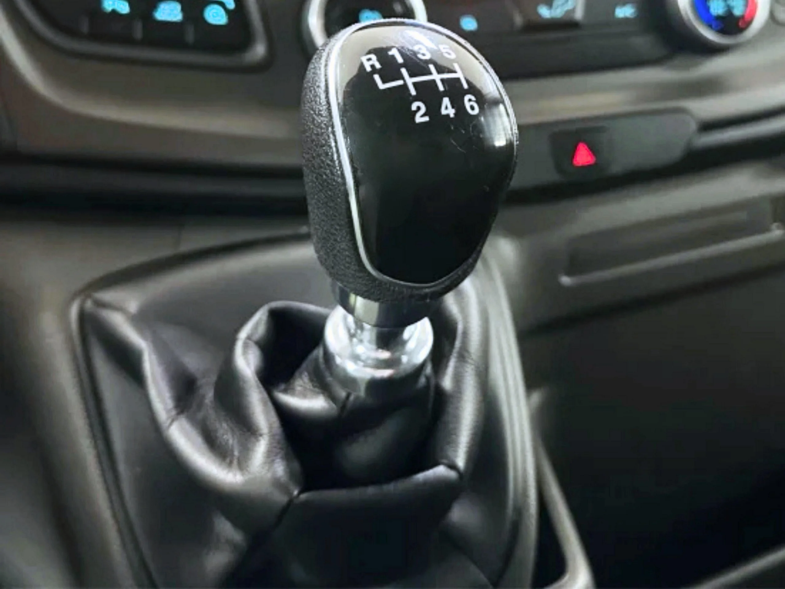 Ford Transit  Furgón L3H2 | 130 cv | 2.0 TDCi (2022) | Desde 381€/mes - Foto 11
