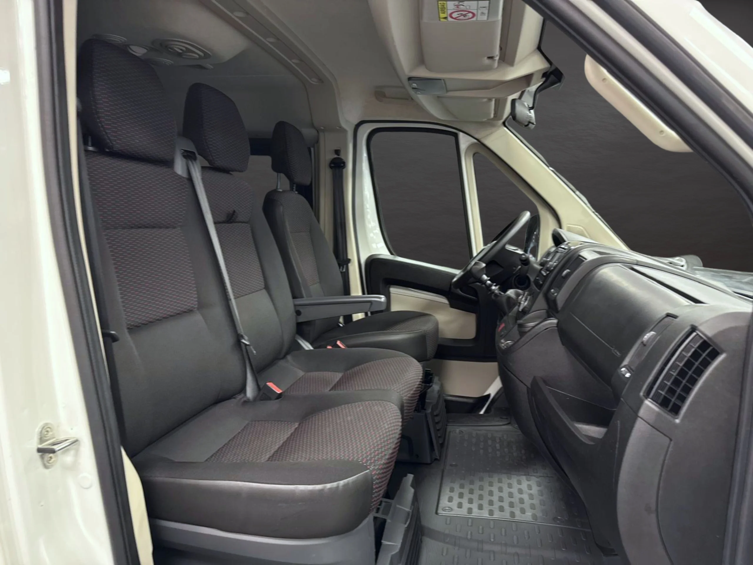 Peugeot Boxer Combi 6/9 Plazas L1H1 S&S 130 CV - Foto 13