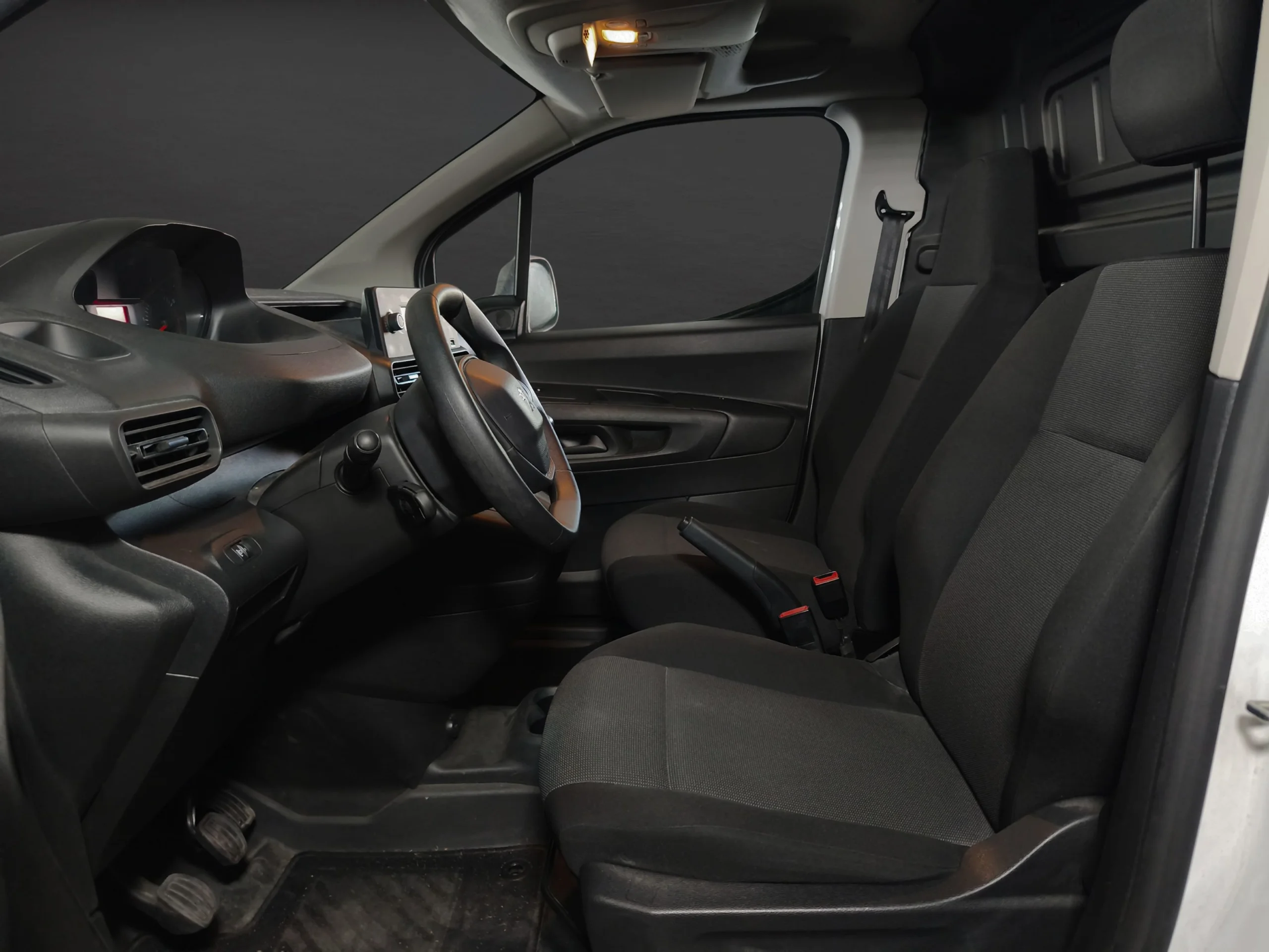 Peugeot Partner Pro Standard 600kg BlueHDi (2022) | Agilidad y Rendimiento para tu Negocio | Desde 225 € al mes - Foto 9